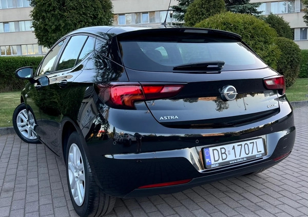 Opel Astra cena 43999 przebieg: 66200, rok produkcji 2017 z Wałbrzych małe 529